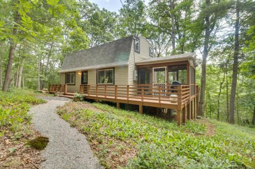 Private Hot Tub & Fire Pit: Family Broadway Cabin in New Market (VA)