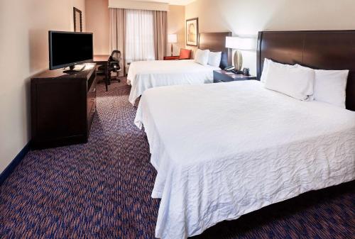2 queen beds