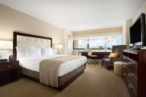 King Room image 3