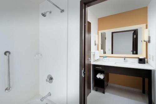 Homewood Suites By Hilton Kansas City Speedway - image 8