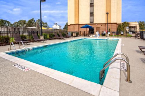 Hampton Inn Dunn - image 11