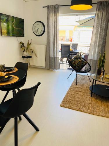 2 BD Top Floor Aprt with Acropolis view, Athens