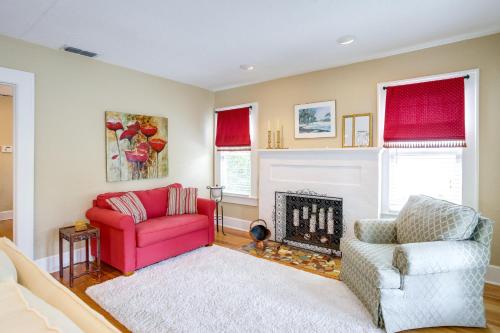 Charming St Petersburg Bungalow 2 Mi to Downtown! in St Petersburg, USA
