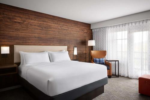 Killington Mountain Lodge Room Type - King Room with Balcony