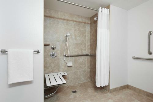 Hampton Inn & Suites Mt. Prospect - image 11