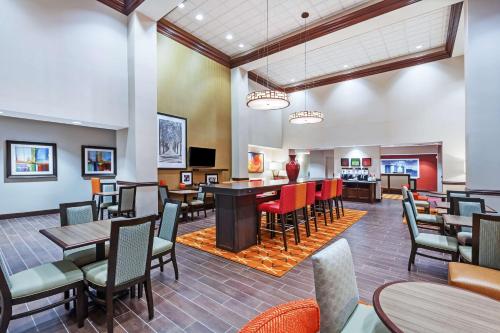 Hampton Inn & Suites Houston I-10 West Park Row Tx - image 13