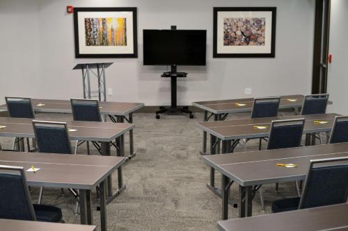 Hilton Garden Inn Louisville Mall Of St. Matthews - image 8
