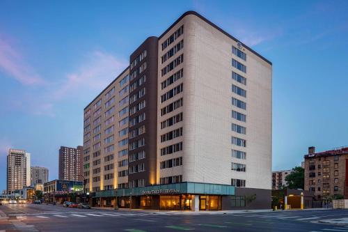 DoubleTree Suites by Hilton Minneapolis Downtown, Миннеаполис