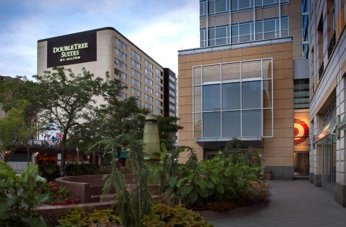 DoubleTree Suites by Hilton Minneapolis Downtown