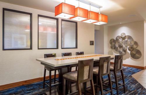 DoubleTree Suites By Hilton Minneapolis