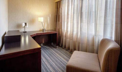 DoubleTree Suites By Hilton Minneapolis - image 4