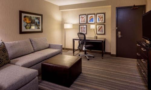 DoubleTree Suites by Hilton Minneapolis Downtown Room Type - Double Suite - Non-Smoking