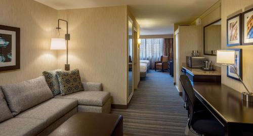 DoubleTree Suites By Hilton Minneapolis