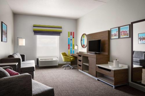1 king bed, 1 sofa bed