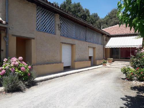 Chambre privée dans une maison typique gasconne