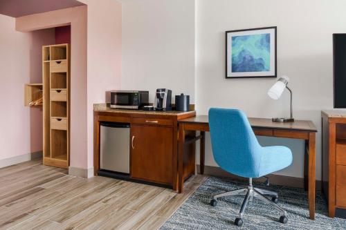 Hilton Garden Inn Orlando at SeaWorld - image 8
