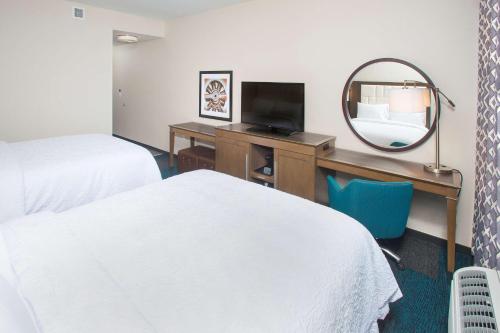 2 queen beds