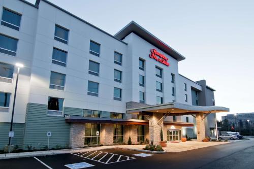 Hampton Inn & Suites Bellevue Downtown/Seattle - image 8