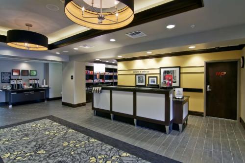 Hampton Inn & Suites Bellevue Downtown/Seattle - image 11