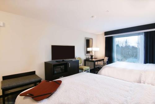 Hampton Inn & Suites Bellevue Downtown/Seattle - image 7