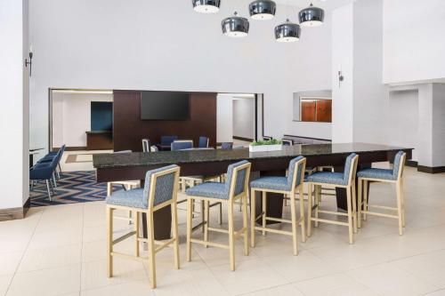 Hampton Inn & Suites Thousand Oaks - image 9