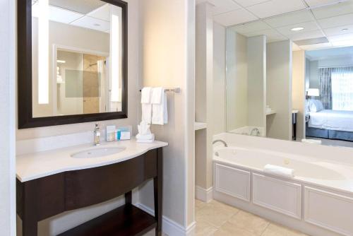 Hampton Inn & Suites-South Park at Phillips Place - image 30