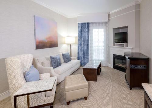 Hampton Inn & Suites-South Park at Phillips Place - image 32