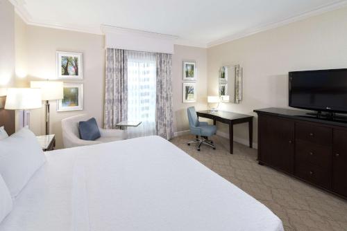 Hampton Inn & Suites-South Park at Phillips Place - image 39