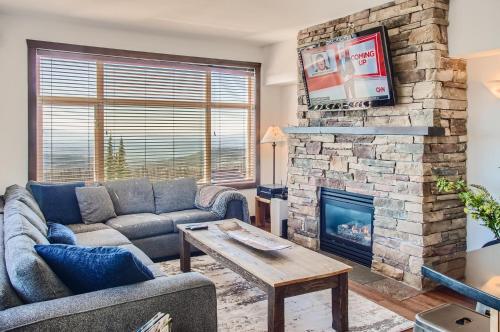 The Crescent 201 by Okanagan Premier - Apartment - Big White