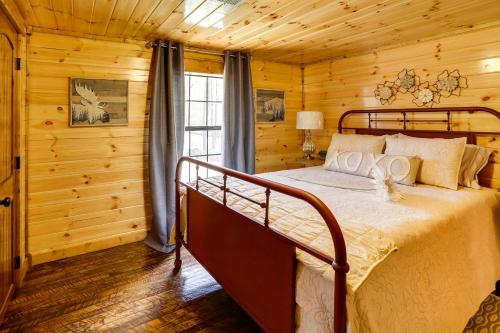 Broken Bow Sanctuary with Hot Tub and Deck Less Than 7 Mi to Lake! - image 10