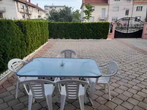 Vila Bolonja in ستروجا