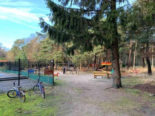 Playground, Heerlijk familiehuis in het bos in Buurtschap Giethmen