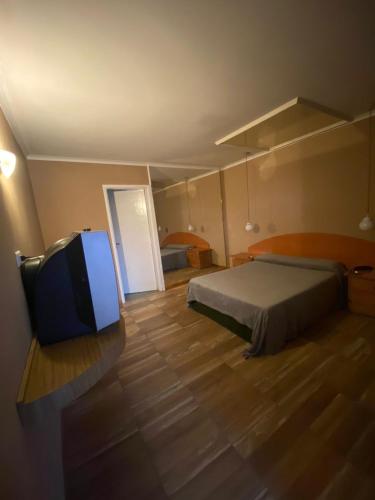 . Hotel-Alojamiento Candilejas