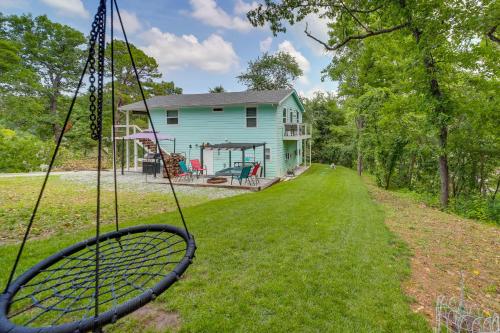 Grand Lake Cottage with Hot Tub in Eucha in Claremore