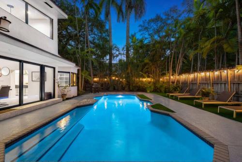 Coconut Grove Villa with heated Pool sleeps 12