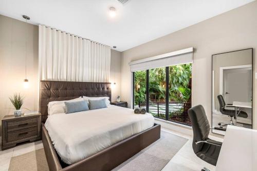 Coconut Grove Villa with heated Pool sleeps 12 in Miami, USA
