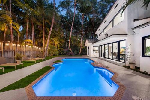 Coconut Grove Villa with heated Pool sleeps 12