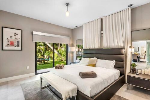 Coconut Grove Villa with heated Pool sleeps 12