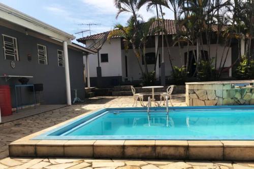 Casa de campo com piscina, mesa de bilhar e 3 quartos