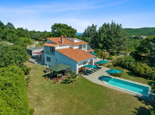 Grosse Luxus-Villa fur 12 Personen mit Pool, Jachuzzi und Meeresnähe (Grosse Luxus-Villa fur 12 Personen mit Pool, Jachuzzi und Meeresnahe) in โรโกซานา