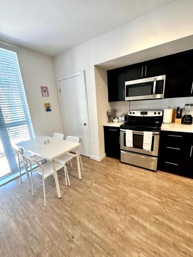 Studios Universal 10 min drive FREE parking and WIFI detail