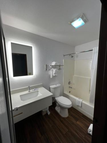 Days Inn & Suites by Wyndham Flagstaff I-40 – Flagstaff, AZ