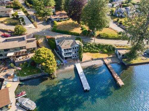 Paddle Boards Private Dock Sleeps 9