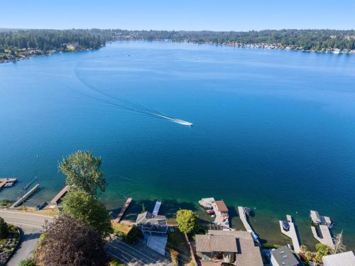 Paddle Boards Private Dock Sleeps 9