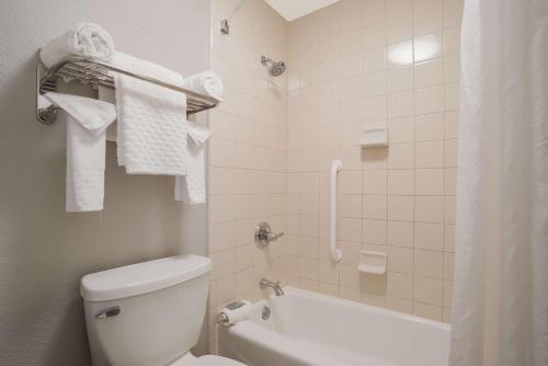 Best Western Flagship Inn - image 12