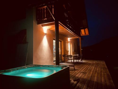 Spacieuse maison type chalet avec jacuzzi