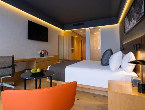 Deluxe Room image 9