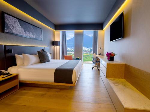 Deluxe Room image 2