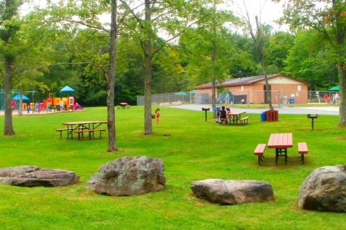 Lakefront!!! 4BR/3BA , sauna, private dock, boat.. in Arrowhead Lake, USA