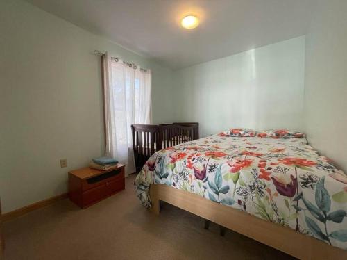 Lakefront!!! 4BR/3BA , sauna, private dock, boat.. in Arrowhead Lake, USA